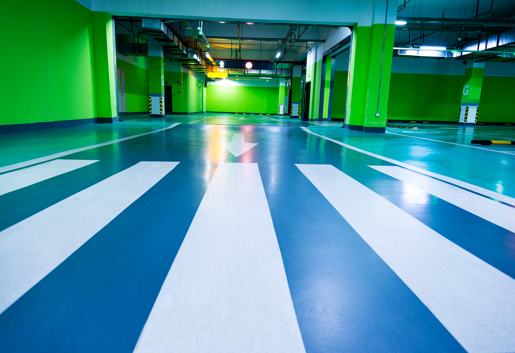 Parking-area flooring coating application scene.