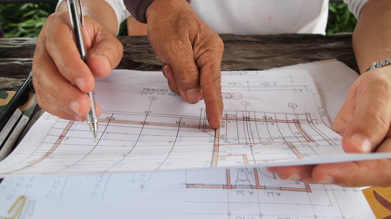 Drawing discussion in a general project planning setting.